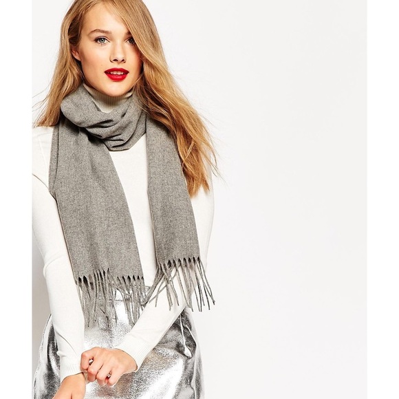 🆕🔥AUTHENTIC MOSCHINO WOOL SCARF🔥🆕 - Picture 3 of 12